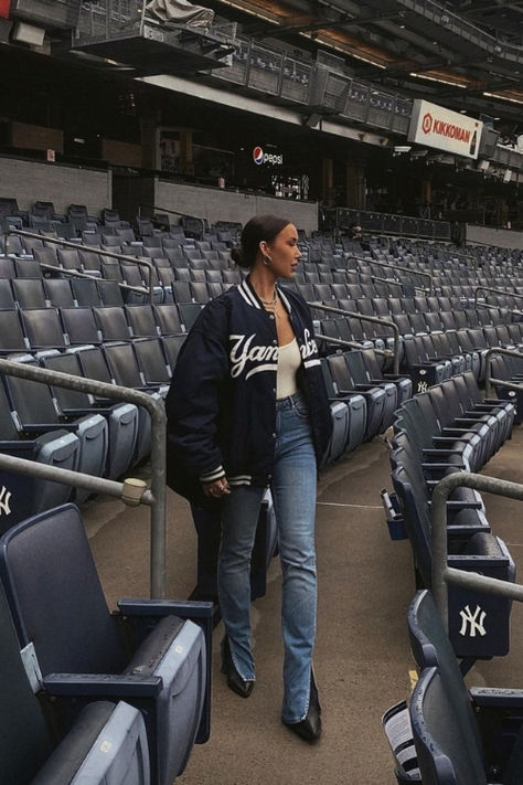 game day outfits Vintage Yankees Jacket Outfit, Baseball Game Outfit Night, Yankee Jacket Outfit, Evening Baseball Game Outfit, World Series Outfit, Business Casual Baseball Game Outfit, Uk Basketball Game Outfit, Outfits With Sports Jacket, Jersey Jacket Outfit Women