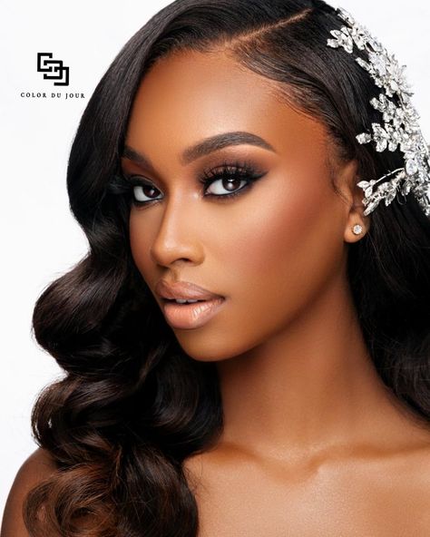 Hollywood Curls, Rain Wedding, Wedding Makeup For Brown Eyes, Black Wedding Hairstyles, Photoshoot Makeup, Elegant Wedding Hair, Bridal Hair Inspiration, Wedding Makeup Looks, Best Wedding Hairstyles