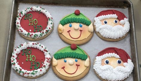 Creative Deserts, Holiday Themed Cakes, Buttercream Cookies, Christmas Cutout Cookies, Baking Hobby, Winter Cakes, Cookie Cake Designs, Cookie Recipes Decorating, Christmas Sugar Cookies Decorated