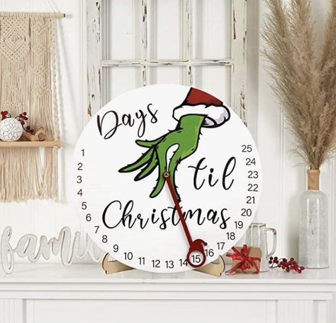 White circle Wooden Grinch Christmas Wreath with the grinch hand counting down the days until Christmas Advent Calendar 2022, Grinch Decorations, Christmas Easy, Grinch Christmas Decorations, Rustic Christmas Wreath, Christmas Countdown Calendar, Days Till Christmas, Wooden Wreaths, Countdown Calendar