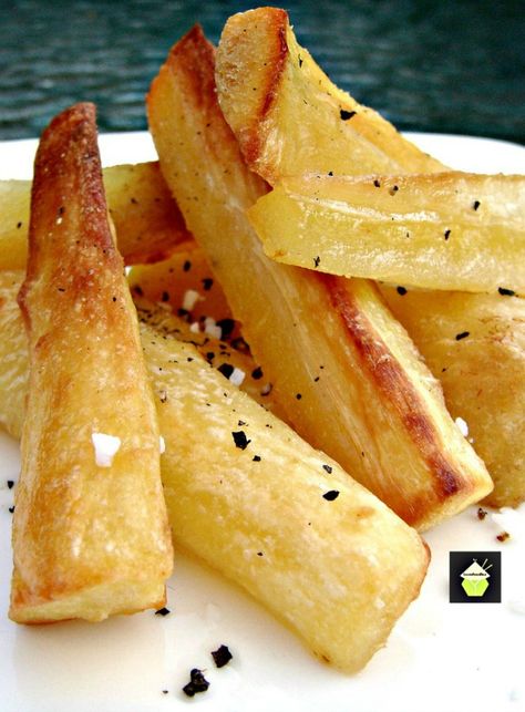 Super Crispy Crunchy Roast Parsnips Roast Parsnips, Roast Pork Dinner, Parsnips Recipe, Honey Parsnips, Honey Roasted Parsnips, Parsnip Recipes, Roasted Parsnips, Food For Special Event, Gravy Ingredients