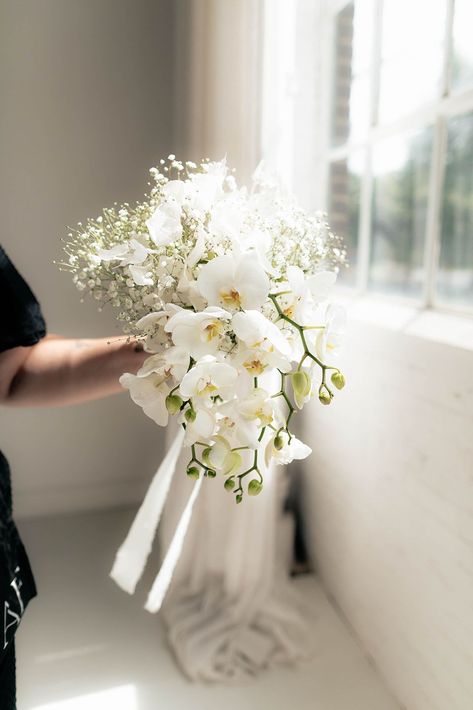 Pizza And Champagne, Classy Modern Wedding, White Candles Wedding, White Wedding Color Palette, White Orchid Bouquet, Elevated Wedding, Orchid Bridal Bouquets, Dried Wedding Flowers, Elopement Venues