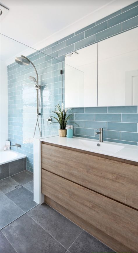 Blue Tile Bathroom Ideas, Blue Tile Bathroom, Tile Bathroom Ideas, Beach Style Bathroom, Blue Bathroom Tile, Ideas Baños, Bathroom Redesign, Bathroom Design Inspiration, Blue Tile