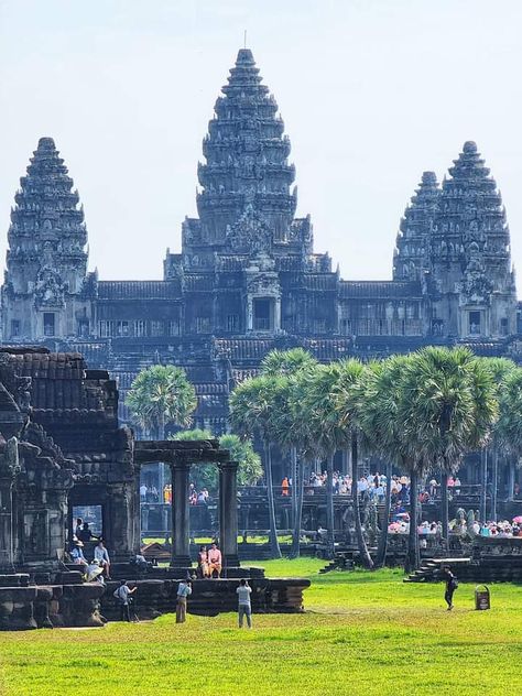 So beautiful ❤️🇰🇭 Cambodia Aesthetic, Ankor Wat, 9:16 Wallpaper, 16 Wallpaper, Laos Vietnam, Angkor Wat Cambodia, Vines Funny, Cambodia Travel, Mystical Places