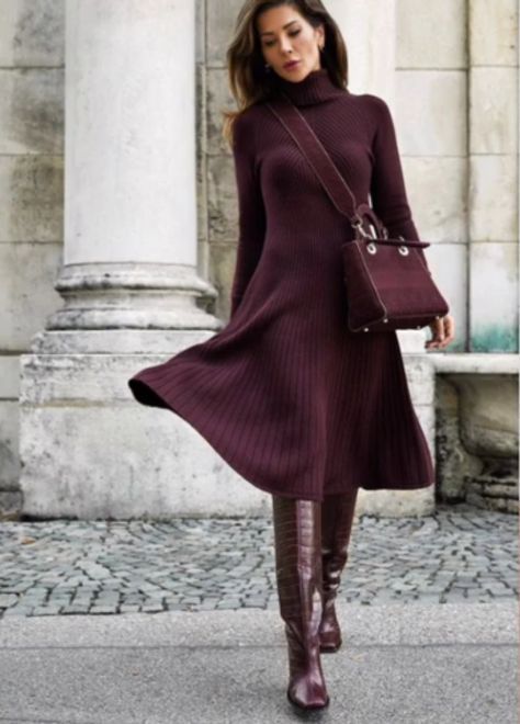 Bordeaux Dress Outfit, Burgundy Dress Outfit Winter, Burgundy Dress Outfit Casual, Outfit Bordeaux, Burgundy Boots Outfit, Bordeaux Outfit, Burgundy Dress Outfit, Vestidos Color Vino, Outfit Inspiration Women