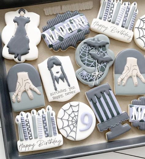 Addams Family Cookies, Wednesday Addams Cookies, Wednesday Cookies, Addams Family Theme Party, Cookies Design, 7th Birthday Party Ideas, Beach Cookies, Family Desserts, Royal Iced Cookies