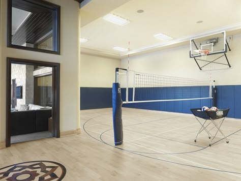 Home Volleyball Court, At Home Volleyball, Indoor Sports Court, Home Basketball Court, Basketball Bedroom, Garage Game Rooms, Basketball Room, Volleyball Court, Basketball Tricks