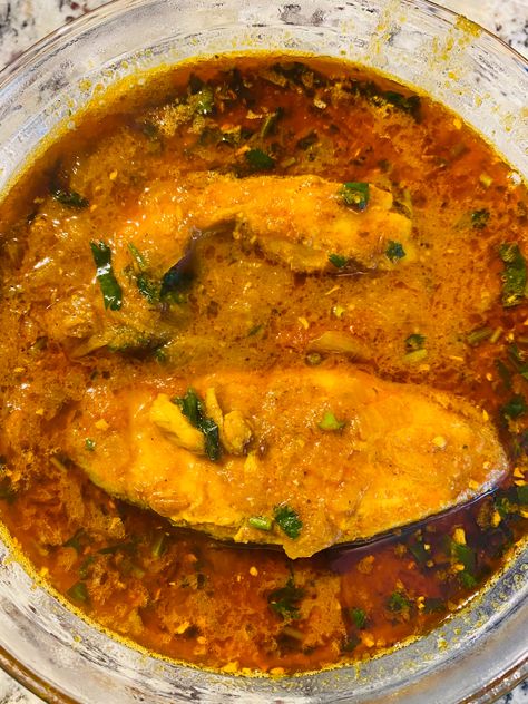 Tilapia Curry, Home Made Meals, Swai Fish, Bengali Cuisine, Fish Marinade, Nepali Food, Fish Curry Recipe, Fish Curry, Curry Chicken Recipes