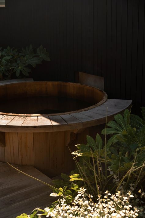 Natural Looking Hot Tub, Outdoor Hot Tub Area, Barrel Hot Tub, Cedar Tub, Wood Hot Tub, Wood Tub, Building A Sauna, Hot Tub Landscaping, Outdoor Hot Tub