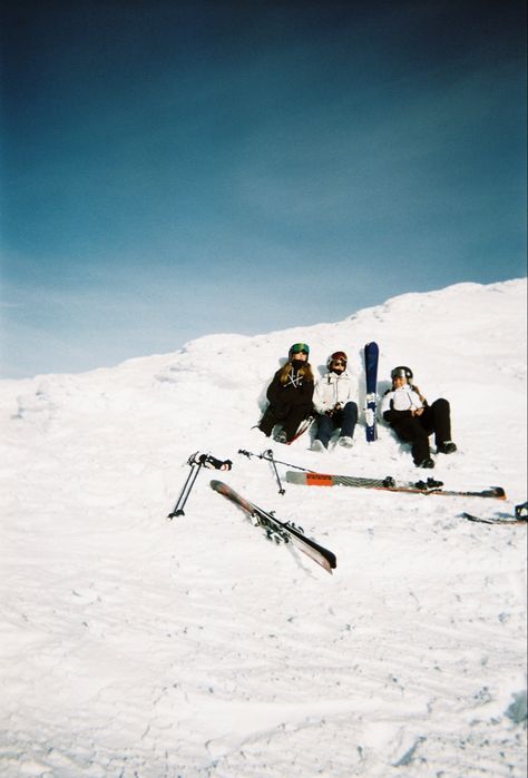 Ski Post Instagram, Skiing Trip Aesthetic, Ski Film Photography, Ski Holiday Aesthetic, Ski Season Aesthetic, Winter Film Photography, Ski Bum Aesthetic, Skansen Stockholm, Skiing Pics