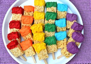 Sweetology: Rice Krispie Treat Paint Brushes Plus "Minute to Win It" Games for Kids! Art Themed Party, Painting Birthday, Krispy Treats, Minute To Win It Games, Rice Krispy, Art Birthday Party, Rice Krispie Treats, Snacks Für Party, Rice Krispie