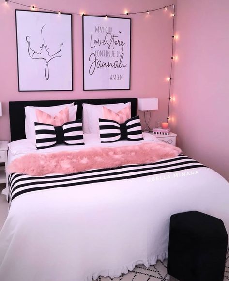 13.2 mil Me gusta, 68 comentarios - Room For Girl Interior Inspo (@roomforgirl) en Instagram: "Pink bedroom 💖 Tag someone who would love this! 😍✨ Credit: @bella.minaaa ——————————————…" Beautiful Bed Designs, Pink Bedroom Design, Glam Bedroom Decor, Pink Bedroom For Girls, Luxury Room Bedroom, Pink Bedroom Decor, Bedroom Decor For Teen Girls, Gold Bedroom, Dekorasi Kamar Tidur