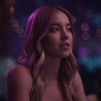 Cassie Howard Euphoria, Euphoria Icons, Cassie Howard, Cher Horowitz, Sydney Sweeney, Film Serie, Purple Aesthetic, Sabrina Carpenter, Beauty Secrets