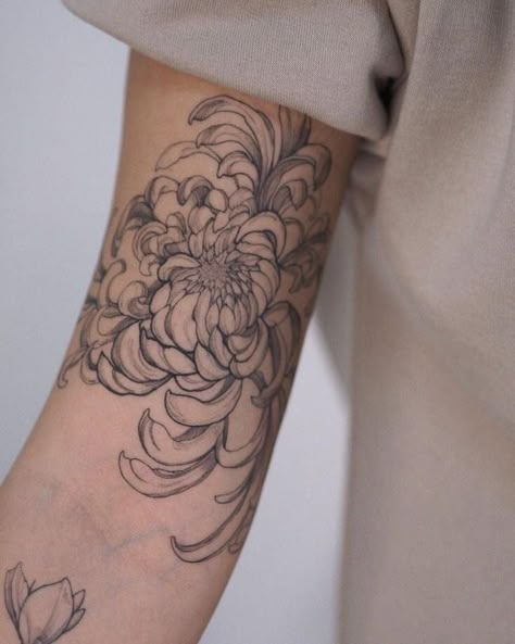 Lower Back Piece Tattoo, Cascading Flower Tattoo, Chrysanthemum Arm Tattoo, Chrysanthemum Tattoo Back, Chrysanthemum Back Tattoo, Fine Line Chrysanthemum Tattoo, Chrysanthemum Tattoo Shoulder, Black Chrysanthemum Tattoo, Chrysanthemums Tattoo