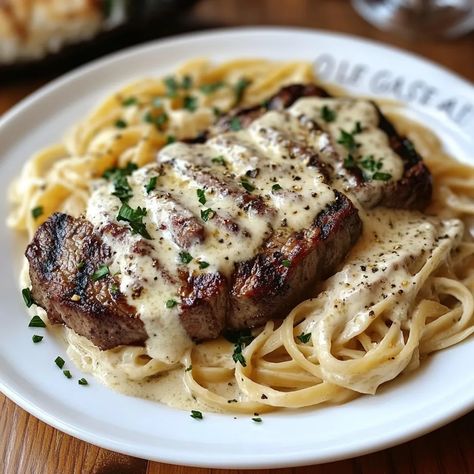 Olive Garden Gorgonzola Steak, Copycat Olive Garden Steak Gorgonzola Alfredo, Steak Gorgonzola Pasta, Steak Gorgonzola Olive Garden, Olive Garden Steak Gorgonzola Alfredo, Olive Garden Steak Gorgonzola Recipe, Steak Gorgonzola Alfredo Recipe, Steak Gorgonzola Alfredo, Beef Alfredo