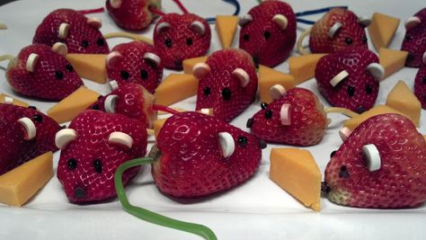 Strawberry Mice with cheddar cheese for Aldy's school snack... Strawberry Mice, Coraline Birthday, Storybook Crafts, Kitty Litter Cake, Mouse And The Motorcycle, Strawberry Mouse, Kids Foods, Easy Treats To Make, Cat Themed Birthday Party