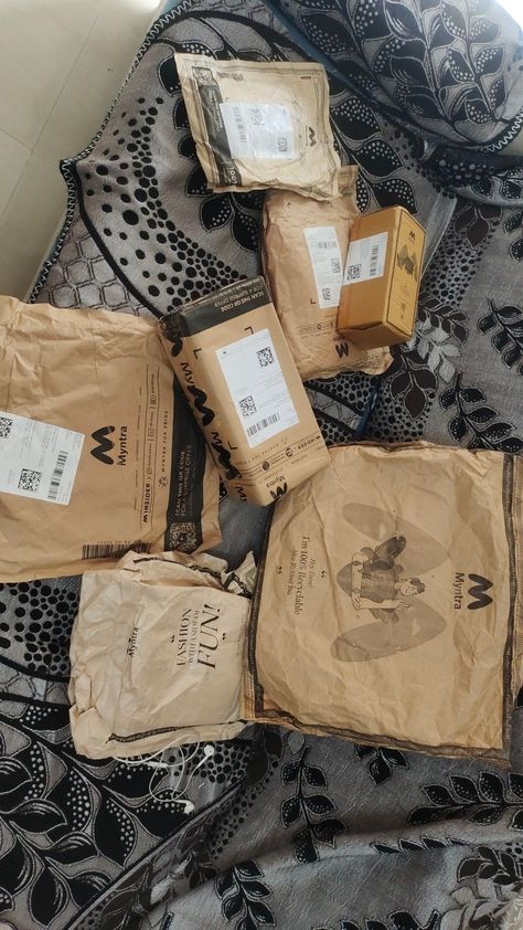 Flipkart Parcel Snap, Nykaa Parcel Snap Story, Amazon Parcel Snap, Eid Shopping Snap, Parcels Aesthetic, Shopping Time Snapchat, Fake Gifts Story, Parcel Snap, Snaps For Snapchat