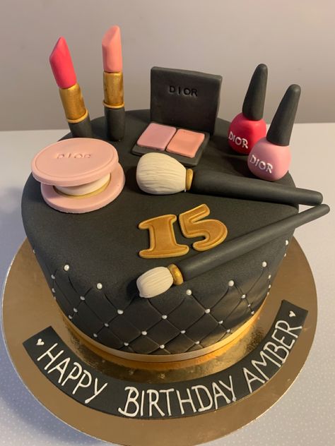 Schwarze Torte mit Make-up, modelliert aus Fondant, Birthdaycake zum 15.Geburtstag Make Up Torte, Birthday Cake Tutorial, Birthday Cakes For Teens, Cake Tutorial, Fondant, Food And Drink, Birthday Cake, Make Up, Pasta