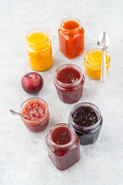 This raw jam is not only quick and easy, but it has also very deep and intense flavor you've probably never tasted before. Jam Recipes Homemade, Vegan Recipes Videos, Raw Desserts, Jam Recipe, Just Eat It, Food Processing, Fruit Jam, Homemade Jam, Sugar Free Recipes