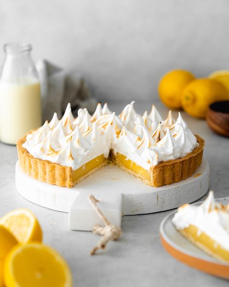 Lemon Meringue Pie Photography, Lemon Pie Aesthetic, Bridgertons Party, Vegan Lemon Meringue Pie, Vegan Lemon Meringue, Lemon Curd Pie, Lemon Pies, Pie Photography, Buttery Flaky Pie Crust