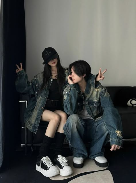 Korean Couple Outfits, Western Gowns, Korean Photoshoot, Woman In Suit, Fits Streetwear, Couple Fits, Cute Couple Outfits, Style Korea, Ulzzang Couple