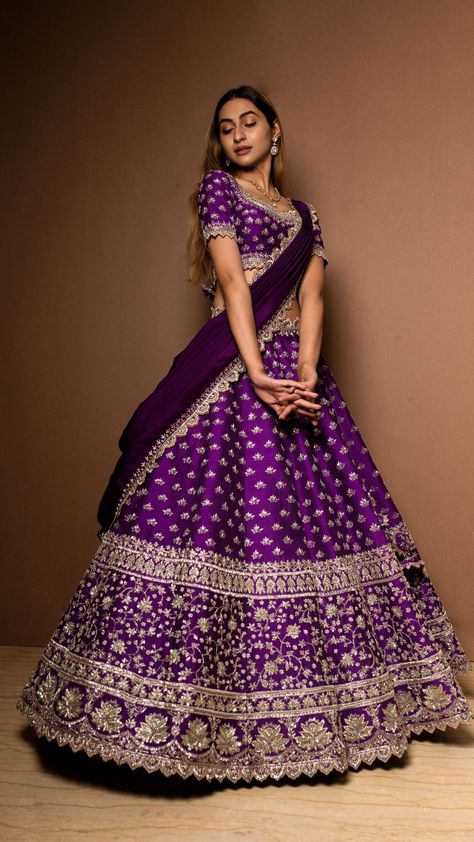 Orang India, Purple Lehenga, Sari Lehenga, Lehenga Saree Design, Latest Bridal Lehenga, Indian Outfits Lehenga, Half Saree Lehenga, Wedding Lehenga Designs, Lehenga Designs Simple