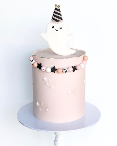 Boo I’m Two Cake, Ghost Birthday Cake, Halloween Smash Cake, Boo Cake, Bat Cake, Ghost Cake, Halloween Cake Decorating, Pink Autumn, Sweet Popcorn