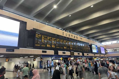 Euston Station London | Britain Visitor - Travel Guide To Britain Euston Station London, Euston Station, Manchester Piccadilly, St Pancras Station, London Overground, London Attractions, Charing Cross, London College, Camden Town