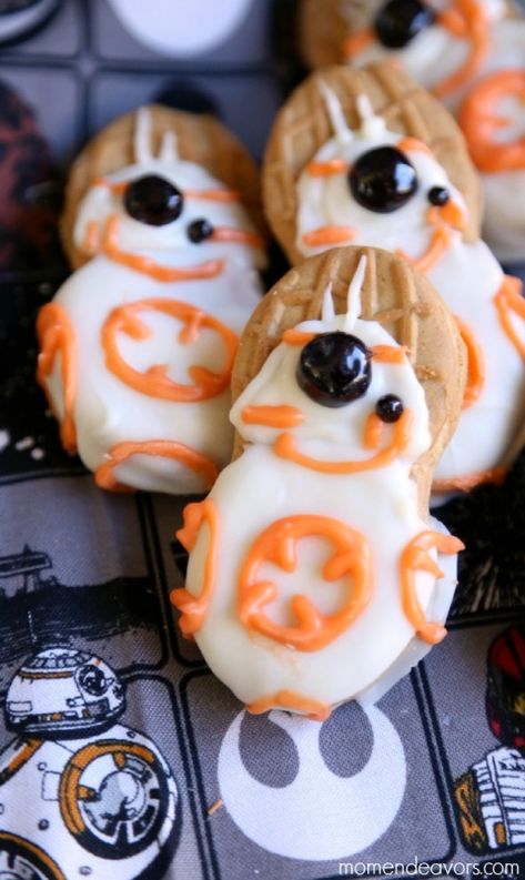 DIY No-Bake Star Wars BB-8 Cookies - Mom Endeavors Lemon Muddy Buddies, Buster Bar Dessert, Meatball Kabobs, Buster Bar, Buster Bars, Muddy Buddies Recipe, Nacho Bar, Chocolate Easter Bunny, Roasted Pumpkin Seeds