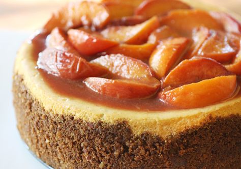 Bourbon-Roasted Peach Cheesecake Bourbon Cheesecake, Drunken Desserts, Peach Bourbon, American Cheesecake, Peach Cheesecake, Caramelized Apples, Yummy Cheesecake, Sweet Treats Recipes, Serious Eats