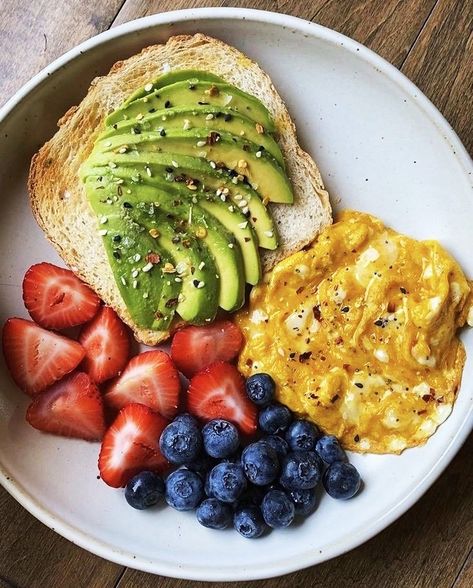 Want the full recipe? 🤔 Drop a 💚 ‘Send it!’ in the comments, and we’ll DM you the step-by-step instructions! 🚀 Healthy Dorm Food, Healthy And Fitness, Breakfast Ideas Healthy Clean Eating, Whole30 Diet, Healthy Breakfast Snacks, Breakfast Keto, Healthy Lunch Snacks, Healthy Fitness Meals, Soul Food Dinner