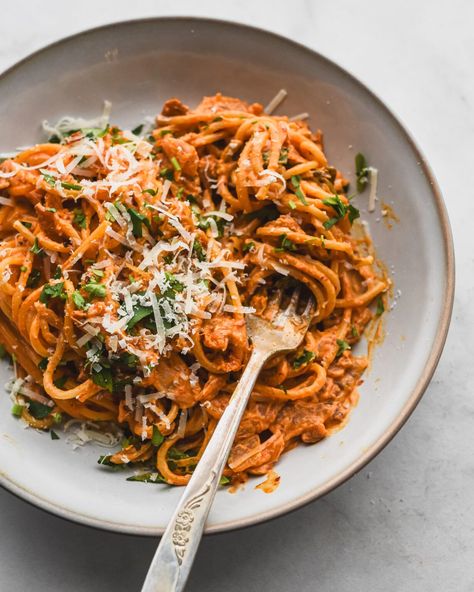 Another easy and delicious 15-minute meal to make at home: Creamy Kimchi Pasta with Bacon! Spicy kimchi adds incredible flavor to a creamy carbonara-style sauce. So fast and flavorful, it will soon become your favorite pantry meal, too! Kimchi Pasta, Easy Kimchi, Pasta With Bacon, Spicy Kimchi, Fermented Kimchi, Red Pepper Paste, Cream Pasta, Bacon Pasta, 15 Minute Meals