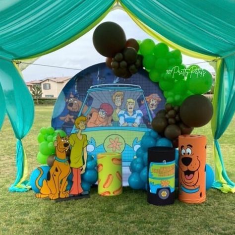 Scooby Doo Balloon Arch, Scooby Doo Trunk Or Treat Ideas, Scooby Doo Halloween Decor, Scooby Doo Cookies, Scooby Doo Backdrop, Scooby Doo Ra Theme, Scooby Doo Trunk Or Treat, Scooby Doo Spooky Island Party, Scooby Doo Halloween Party