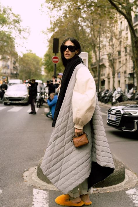 Simple Work Outfits, Plunging Dress, Gilda Ambrosio, Lana Condor, Paris Fashion Week Street Style, Popsugar Fashion, Milano Fashion Week, The Best Street Style, Street Fashion Photography