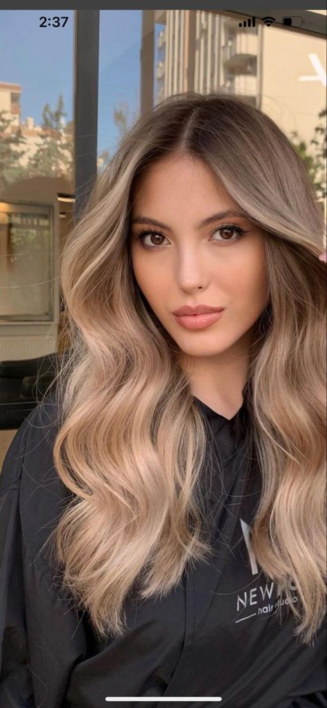 Balayage Hair Sandy Blonde, Beige Blonde Dark Roots, Creamy Highlights Brown Hair, Warm Bayalage Light Brown Hair, Blonde Belliage, Warm Toned Blonde Hair Balayage, Balliage Hair Brown To Blonde, Butter Cream Blonde Hair, Dark Roots Caramel Hair Balayage