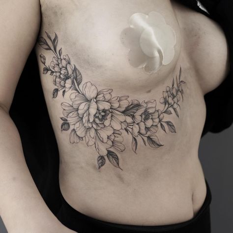 Tattoos Under Breast, Tattoos Flowers, Plant Tattoo, Toenail Polish, Cute Tattoos For Women, Top Tattoos, Tattoo Cover-up, Cardigan Winter, Winter Cardigan