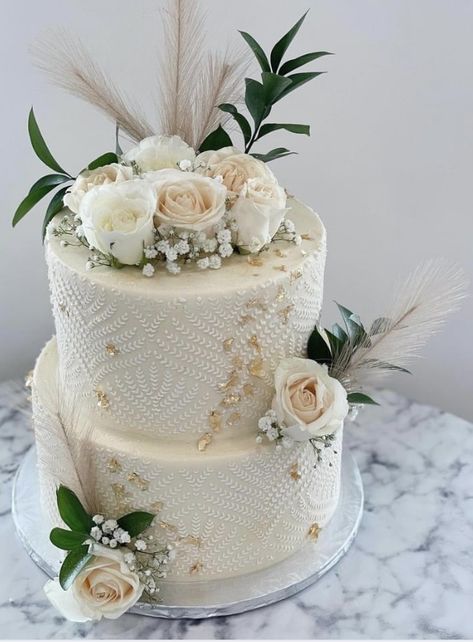 Nikkah Cake Designs, Simple Classy Wedding Cakes, Torte Za Svadbe, Layer Cake Mariage, Nikah Cake Ideas, Nikkah Cake Ideas, Engagement Cake Designs Classy, Nikkah Cake, Classy Wedding Cakes