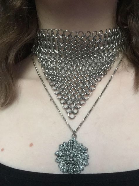 Chain Mail Jewelry, Chainmail Diy, Armor Jewelry, Chain Mail Earrings, Chainmaille Jewelry Patterns, Jump Ring Jewelry, Simple Choker, Chainmail Jewelry, Metal Smithing