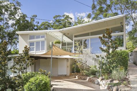 74 Somerset Street, Epping NSW 2121 | Domain Mid Century Australian House, Mid Century Modern 2 Story, Two Storey Mid Century House, Two Story Mid Century Modern House, Two Story Mid Century Modern Exterior, Streamline Moderne Architecture, Mid Century Modern Exterior, Streamline Moderne, Australian Architecture