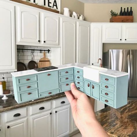 Mini Adventures Co. | Jackie (@mini.adventures.co) • Instagram photos and videos Amazing Miniatures, Mini Adventures, Barbie Beach, Dollhouse Inspiration, Dollhouse Design, Modern Dollhouse Furniture, Dollhouse Miniatures Kitchen, Copper Hardware, Diy Dolls