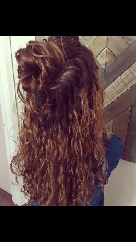 @alicia_r_murray Half up half down naturally curly hair style Half Up Half Down Curly, Curly Natural Curls, Medium Length Curls, Curly Hair Style, Half And Half Hair, Hair Half Up Half Down, Straight Hairstyles Medium, Hair Half Up, Naturally Curly Hair