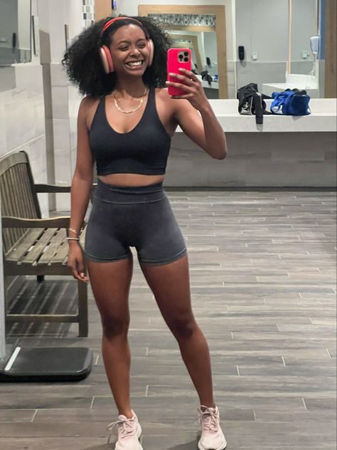 Cute Gym Fits Black Women, Active Black Women, Workout Clothes Black Women, Black Woman Workout Aesthetic, Work Out Black Women, Gym Motivation Black Women, Exercise Black Women, Black Woman Gym Aesthetic, Black Woman Working Out