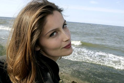 Laetitia Casta Winter Beauty Tips, Vaseline Beauty Tips, Korean Beauty Tips, Laetitia Casta, French Models, French Culture, Best Beauty Tips, Winter Beauty, French Women