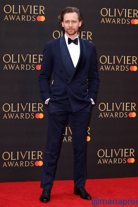 Tom Hiddleston at the Olivier Awards in a velvet navy double-breasted shawl collar Ralph Lauren tuxedo Family Editorial, Avengers Actors, Laurence Olivier, Shawl Collar Tuxedo, Ralph Lauren Suits, The Royal Albert Hall, Thomas William Hiddleston, Royal Albert Hall, Fashion Awards