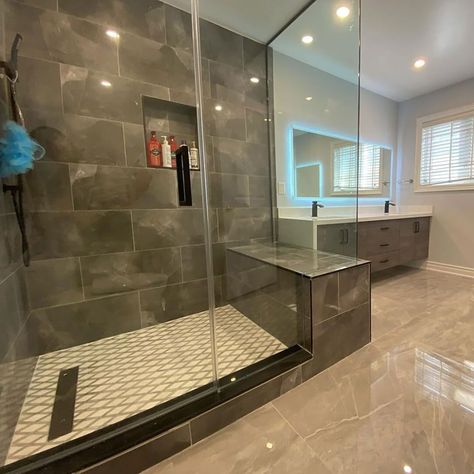 9 Stylish Built-In Shower Bench Ideas Shower With Built In Bench, Shower With A Bench, Shower Bench Ideas, Shower With Bench, Corner Built In, Glass Showers, Shower Curb, Bench Area, Shower Insert