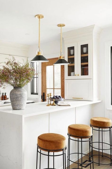 Kitchen: @rashida.banks photo @eastandlane featuring the @hudsonvalleylgt Sysosset pendants #lighting #pendants #HVLGroup #theperfecthouse #homeinterior #prettylights #overislandlighting #homemakeover #DIY #beforeandafter #decorativelighting #kitchenreno #renovation Modern Organic Kitchen, Kitchen With Peninsula, Kitchen Peninsula, Kitchen Lighting Design, Classic White Kitchen, Organic Kitchen, Kitchen Transformation, Kitchen Upgrades, Modern Farmhouse Kitchens