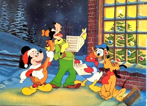 Disney Merry Christmas, Waiting For Christmas, Cute Christmas Wallpaper, Mickey Christmas, Mickey Mouse Christmas, Christmas Feeling, Old Disney, Old Christmas, Christmas Characters