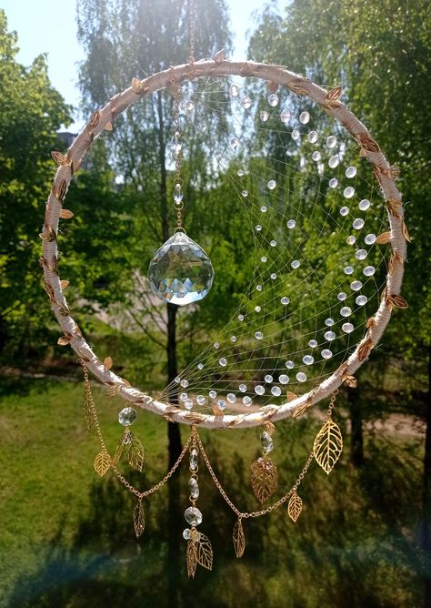 Sun Catcher Moon #suncatcher #dreamcather #handmade #crystals Sun Catcher Ideas, Crystal Mobile Diy, Macrame Moon Diy, Sun Catchers Diy, Hanging Crystals Diy, Moon Suncatcher, Crystal Suncatchers Diy, Dream Catcher Patterns, Suncatcher Diy