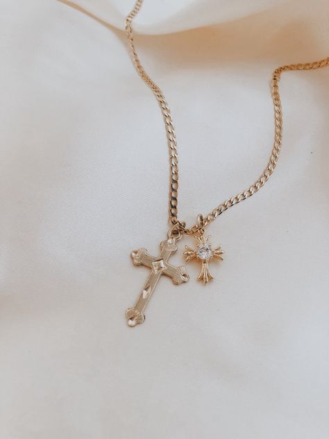 Cross Necklace Aesthetic, Cross Neckless, Mexico Necklace, Cross Aesthetic, Double Cross Necklace, Jewellery Branding, Cross Ideas, Long Layer, Minimalist Necklace Gold