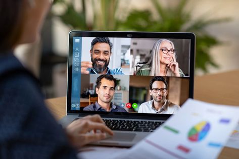 Don't be that person who's pegged as a rogue online meeting participant. Virtual Meeting, Employee Morale, Working Remotely, Women Talk, Remote Workers, Google Calendar, Team Building Activities, Smart Tech, Employee Engagement